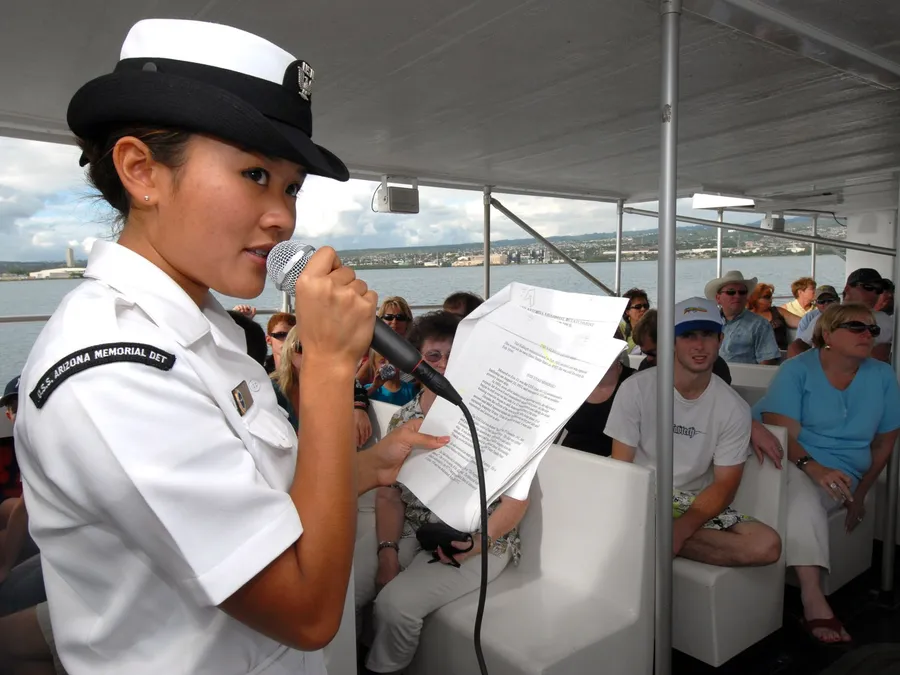 Family Boats Tours — up close